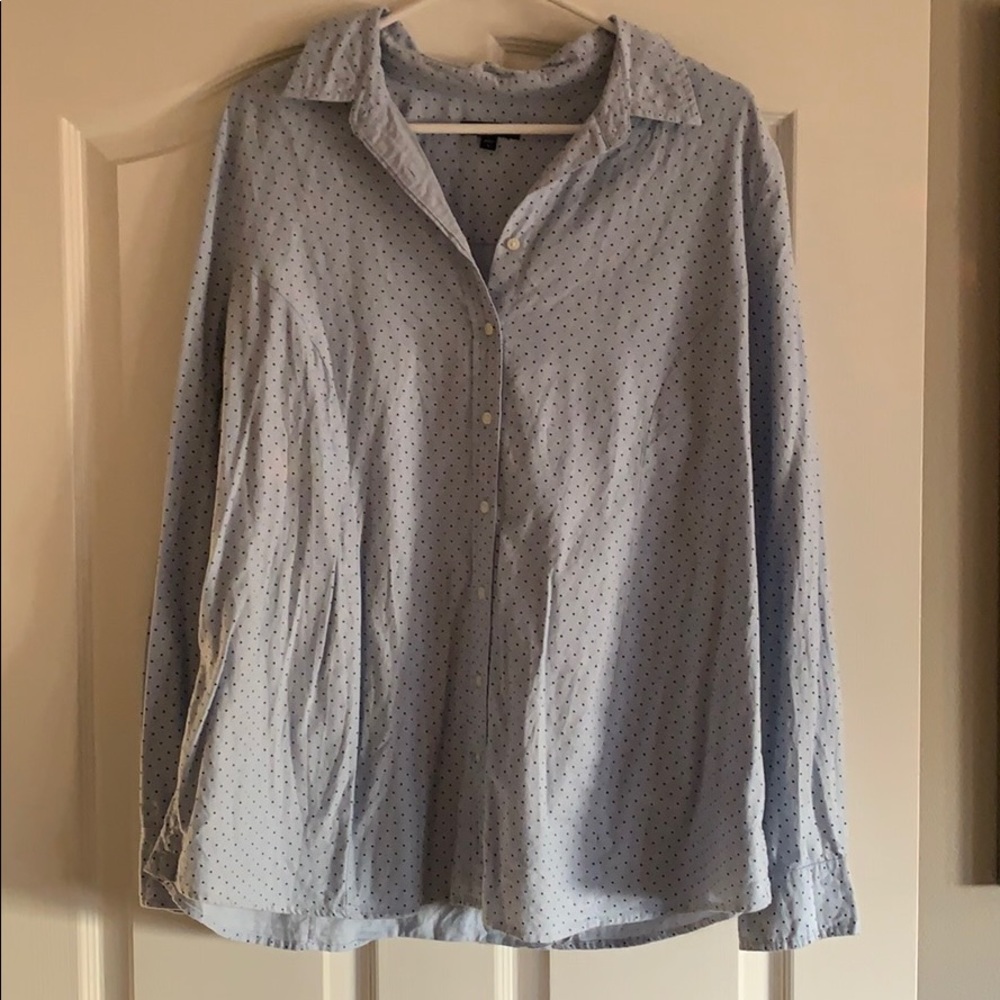 GAP maternity button down